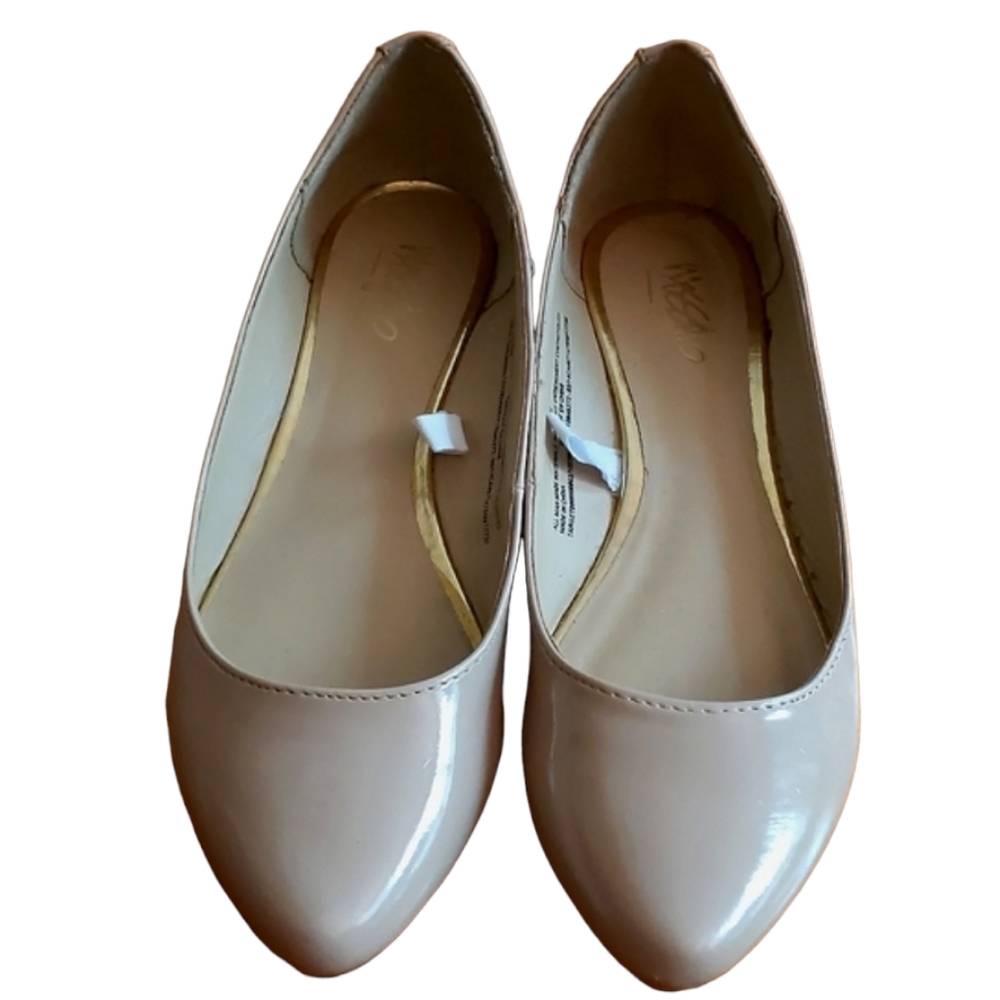 Mossimo, Nude Patent flats with gold studs at the back size 5 1/2